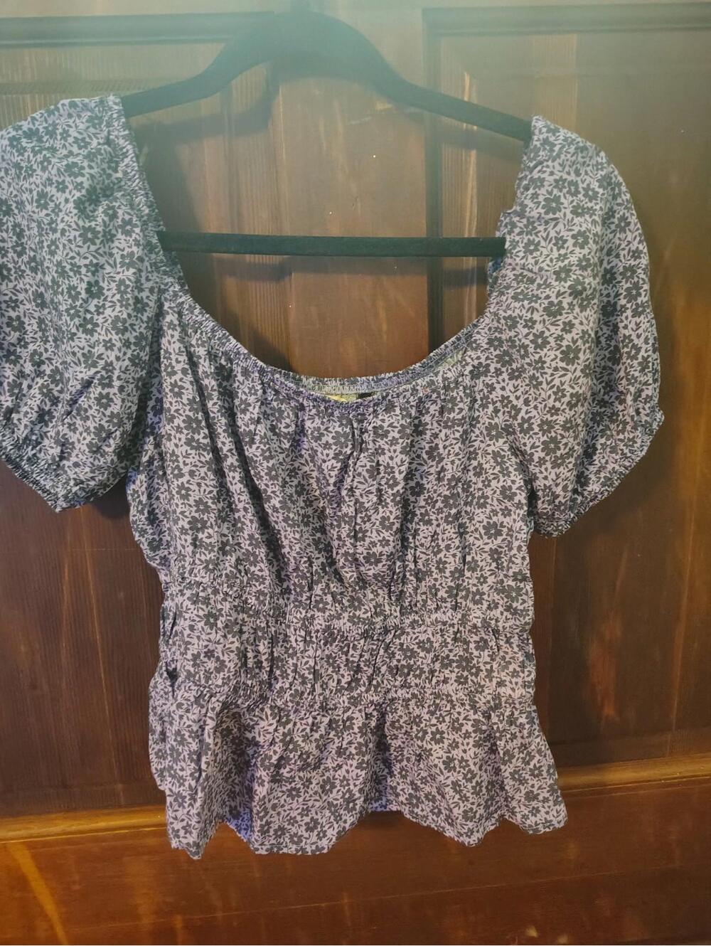 SO brand purple floral puff sleeve blouse